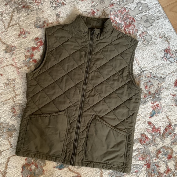 Gap Men's Quilted Olive Green Vest - Picture 11 of 11